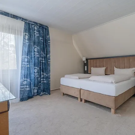 Zur Heidschnucke Hotel 4*