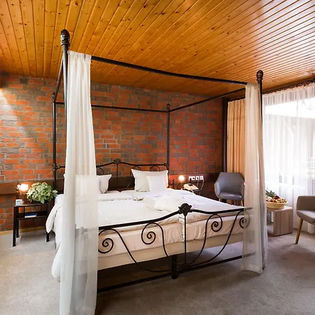 Zur Heidschnucke Hotel 4*