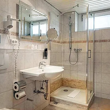 Отель Zur Heidschnucke 4*