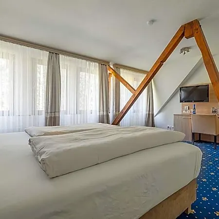 Отель Zur Heidschnucke 4*
