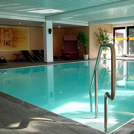 Отель Zur Heidschnucke 4*